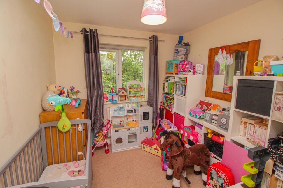 3 bedroom Mid Terrace House for sale, Heron Close, Glossop, SK13 £215,000