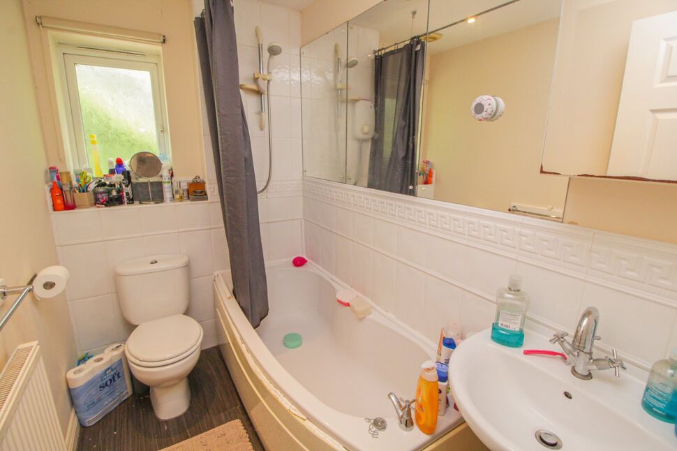 3 bedroom Mid Terrace House for sale, Heron Close, Glossop, SK13 £215,000