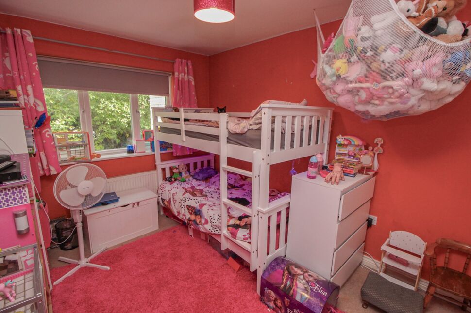 3 bedroom Mid Terrace House for sale, Heron Close, Glossop, SK13 £215,000