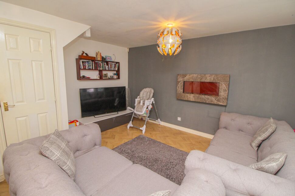 3 bedroom Mid Terrace House for sale, Heron Close, Glossop, SK13 £215,000