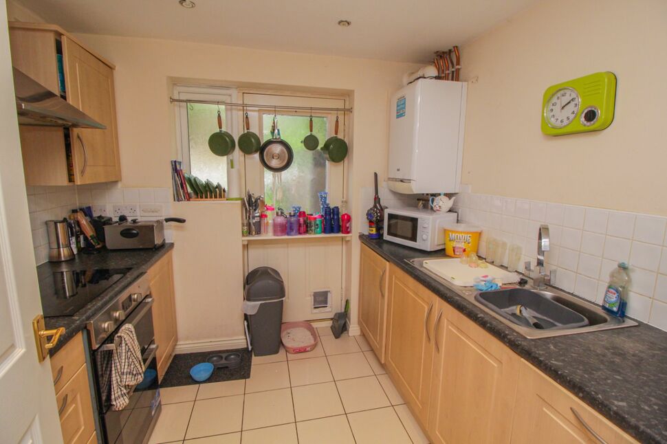 3 bedroom Mid Terrace House for sale, Heron Close, Glossop, SK13 £215,000