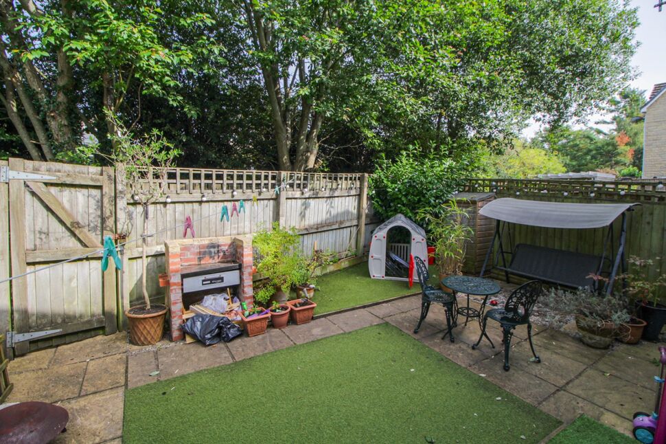 3 bedroom Mid Terrace House for sale, Heron Close, Glossop, SK13 £215,000