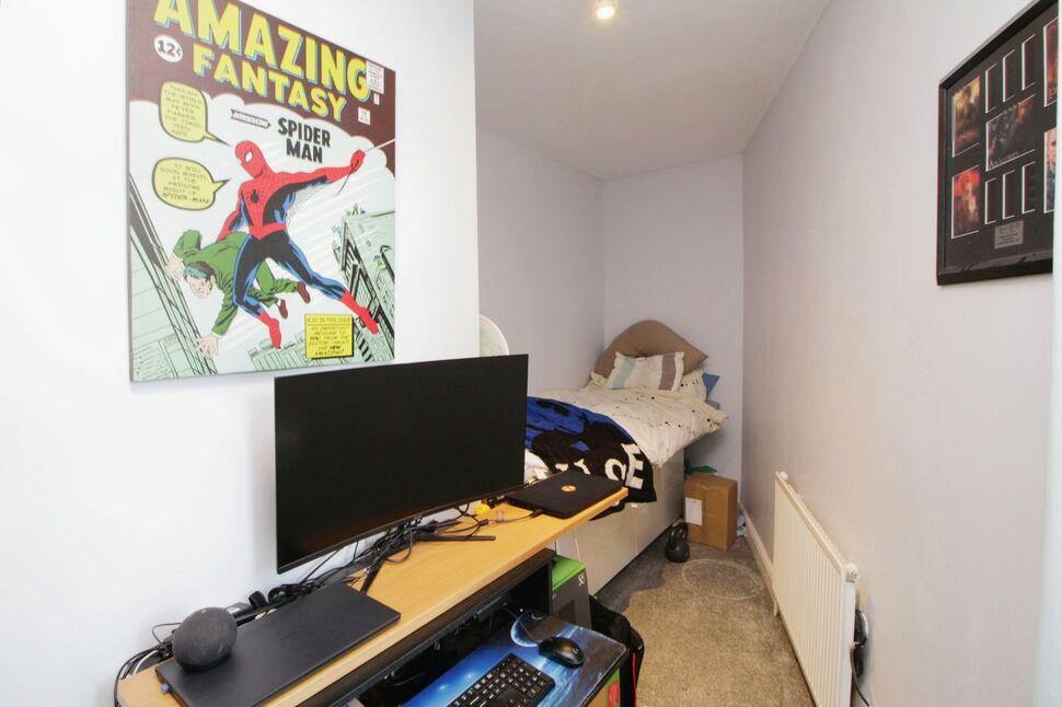 2 bedroom End Terrace House for sale, Duke Street, Glossop, SK13 £155,000