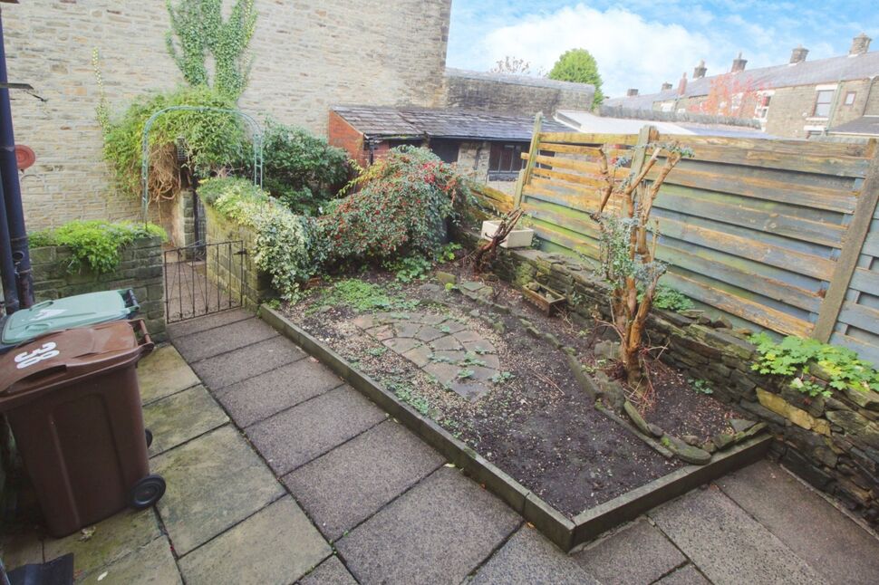 3 bedroom End Terrace House for sale, Duke Street, Glossop, SK13 £250,000