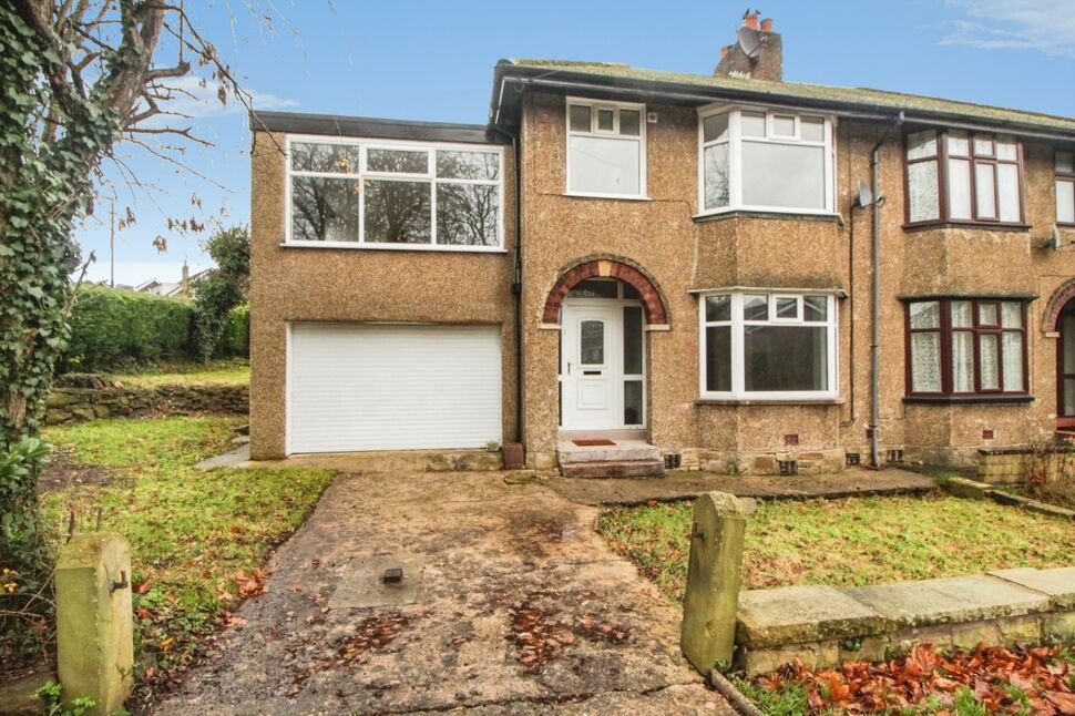 Main image of 4 bedroom Semi Detached House to rent, Ashleigh Avenue, Glossop, Derbyshire, SK13