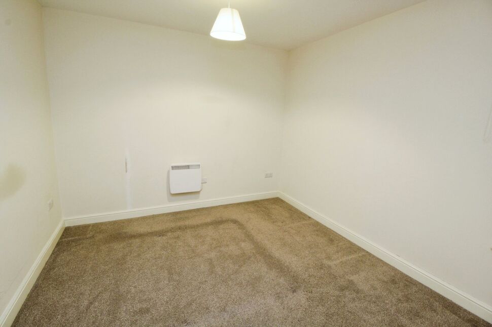 2 bedroom Flat for sale, Glossop Brook Road, Glossop, SK13 £120,000