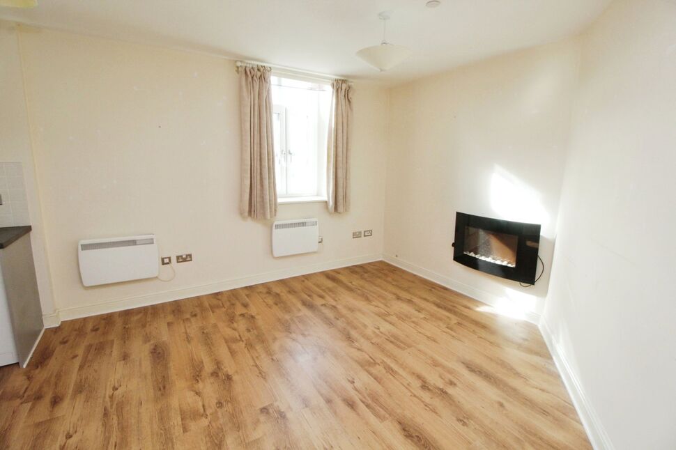 2 bedroom Flat for sale, Glossop Brook Road, Glossop, SK13 £120,000