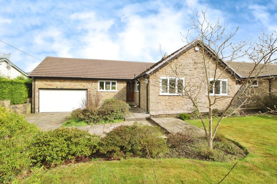 3 bedroom Detached Bungalow for sale, Long Lane, Charlesworth, SK13 £