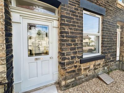 2 bedroom Mid Terrace House for sale