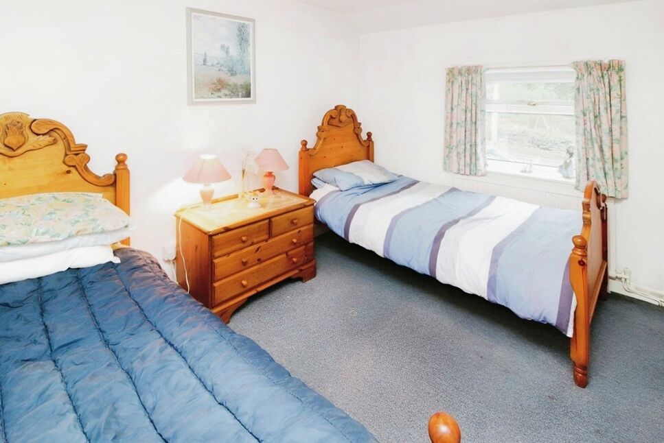 3 bedroom End Terrace House for sale, Marple Road, Charlesworth, SK13