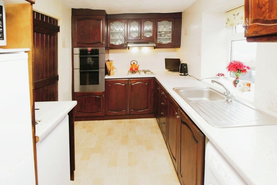 3 bedroom End Terrace House for sale, Marple Road, Charlesworth, SK13 £175,000