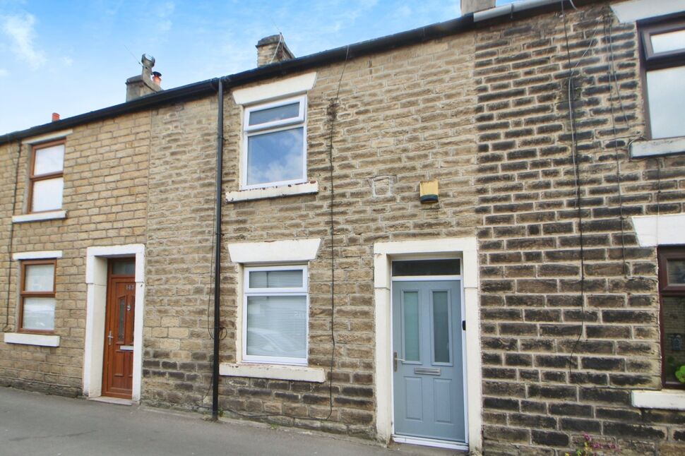 Main image of 2 bedroom Mid Terrace House to rent, High Street West, Glossop, Derbyshire, SK13
