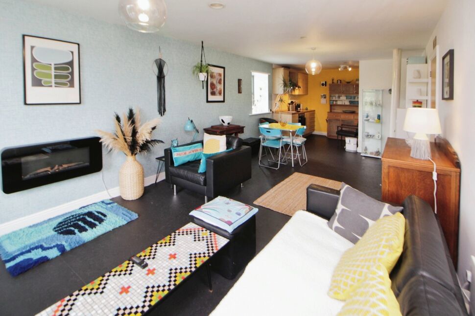 Main image of 2 bedroom Flat for sale, Glossop Brook Road, Glossop, Derbyshire, SK13