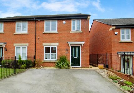 Hawthorn Drive, 3 bedroom Semi Detached House for sale, £244,000