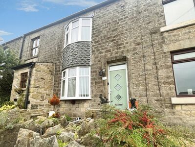 2 bedroom Mid Terrace House for sale