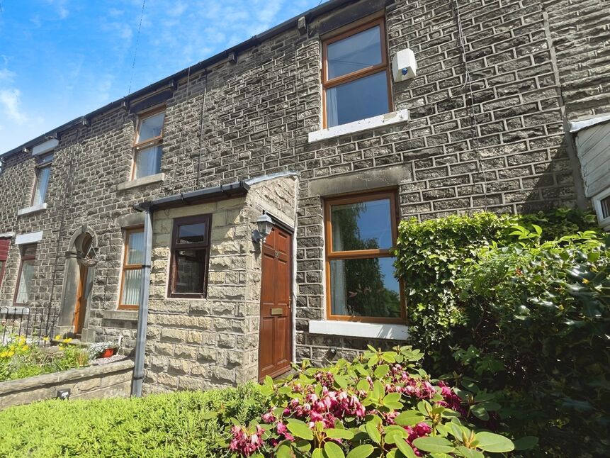 Main image of 2 bedroom Mid Terrace House for sale, Silk Street, Glossop, Derbyshire, SK13
