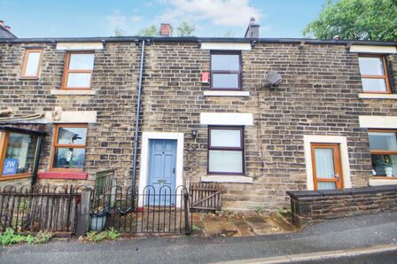 2 bedroom Mid Terrace House for sale