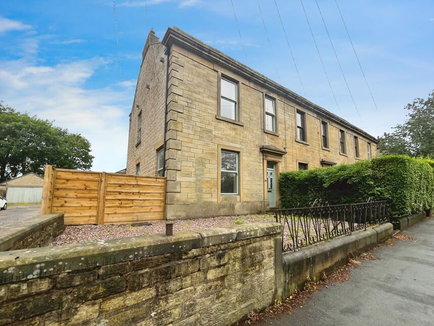 4 bedroom End Terrace House for sale