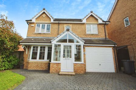 Kingfisher Way, 4 bedroom Detached House to rent, £1,650 pcm