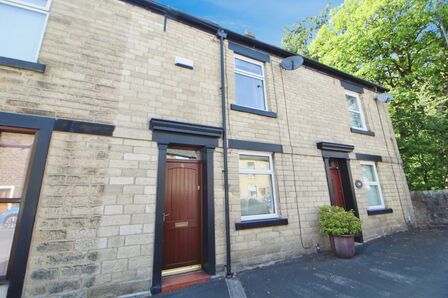 2 bedroom Mid Terrace House to rent