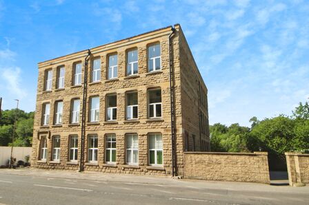 Charlestown, 2 bedroom  Flat for sale, £165,000