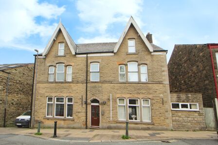 Station Road, 1 bedroom  Flat for sale, £115,000