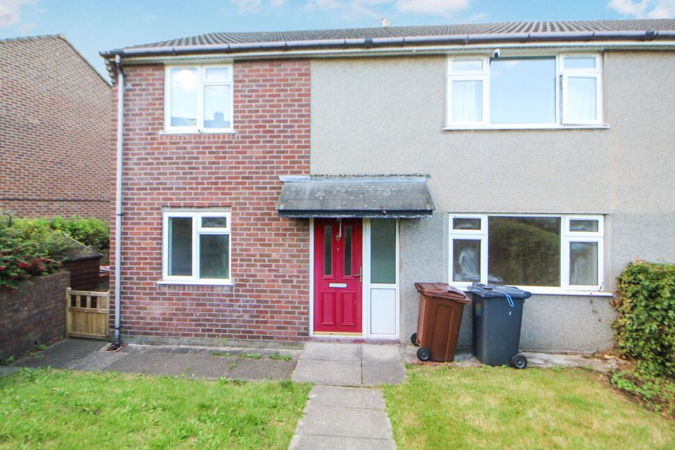 Main image of 2 bedroom Flat for sale, Crosslands Close, Glossop, Derbyshire, SK13