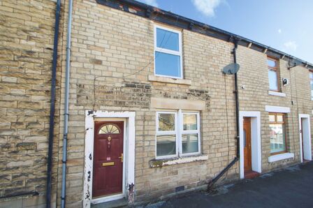 Charlestown Road, 2 bedroom Mid Terrace House for sale, &pound;185,000