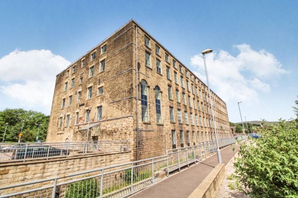 Main image of 2 bedroom Flat for sale, Glossop Brook Road, Glossop, Derbyshire, SK13