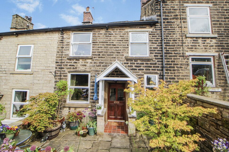 Main image of 3 bedroom Mid Terrace House for sale, Cross Cliffe, Glossop, Derbyshire, SK13