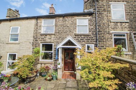 Cross Cliffe, 3 bedroom Mid Terrace House for sale, &pound;325,000