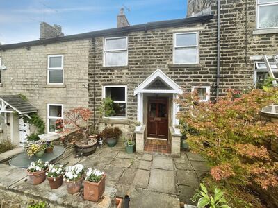 3 bedroom Mid Terrace House for sale