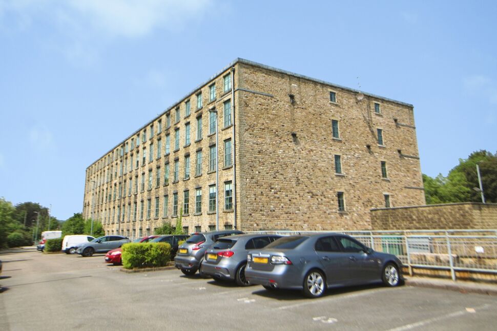 Main image of 2 bedroom Flat for sale, Glossop Brook Road, Glossop, Derbyshire, SK13