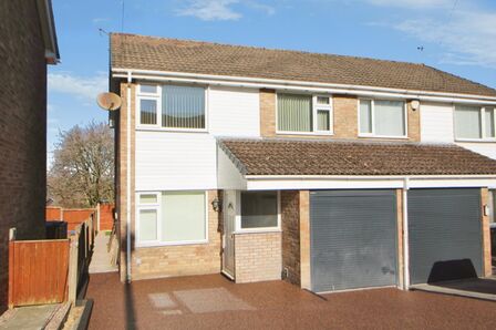 Longmoor Road, 4 bedroom Semi Detached House to rent, &pound;1,350 pcm