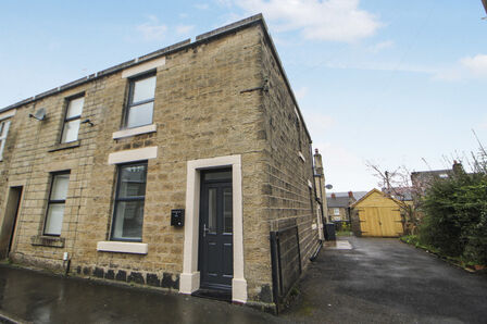 2 bedroom End Terrace House for sale