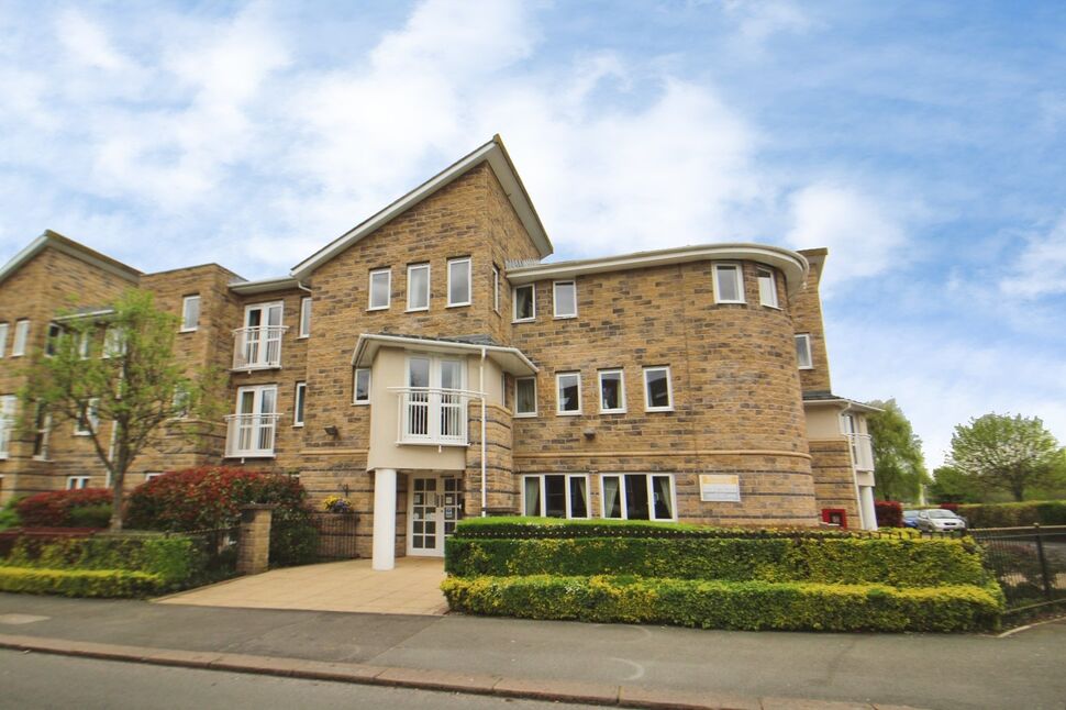 Main image of 1 bedroom Flat for sale, North Road, Glossop, Derbyshire, SK13