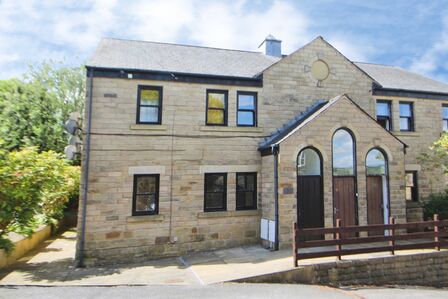 Victoria Street, 3 bedroom Flat to rent, &pound;900 pcm