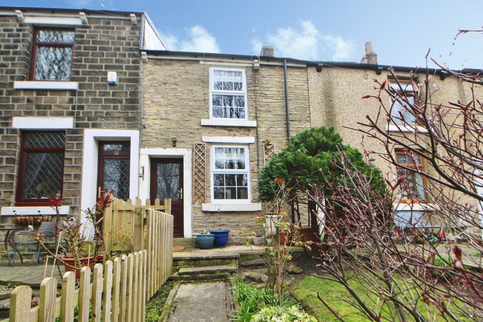 Main image of 2 bedroom Mid Terrace House to rent, Park Terrace, Glossop, Derbyshire, SK13