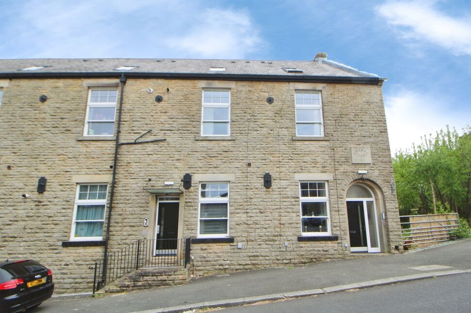 Main image of 2 bedroom Flat to rent, Ewart Court, Hadfield, Derbyshire, SK13