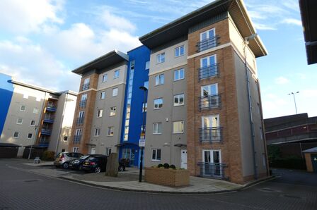 Knightsbridge Court, 2 bedroom  Flat to rent, £950 pcm