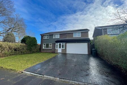 5 bedroom Detached House to rent