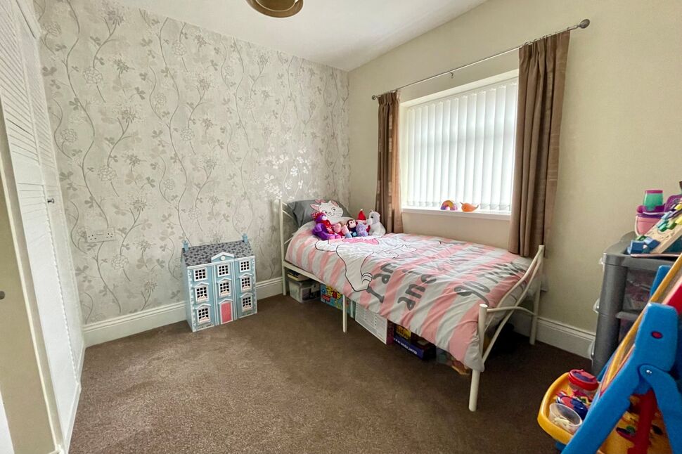 3 bedroom Mid Terrace House for sale, Lambert Square, Coxlodge, NE3 £