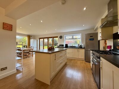 Thornbury Close, 4 bedroom Semi Detached House for sale, £330,000
