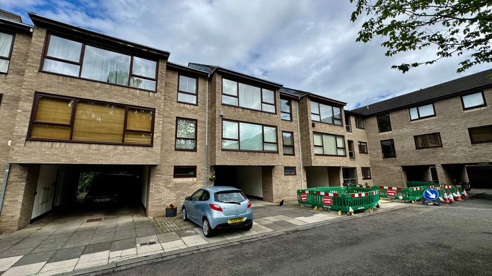 Main image of 2 bedroom  Flat for sale, Low Gosforth Court, Newcastle upon Tyne, Tyne and Wear, NE3