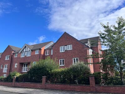 Highbridge, 2 bedroom  Flat for sale, £150,000