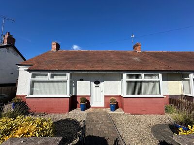 Park Avenue, 2 bedroom Semi Detached Bungalow for sale, £170,000
