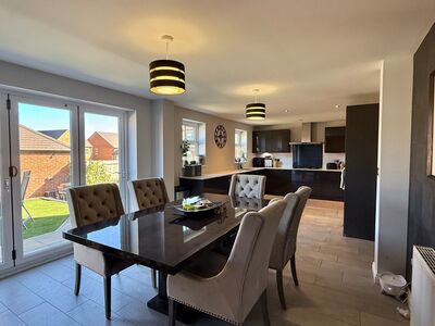 Tilley Lane, 5 bedroom Detached House for sale, £550,000