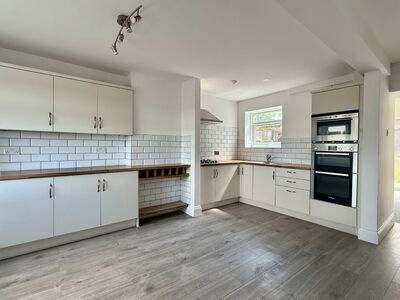 3 bedroom Mid Terrace House for sale