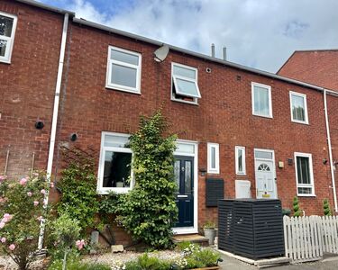3 bedroom Mid Terrace House for sale