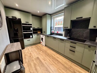 2 bedroom Mid Terrace House for sale